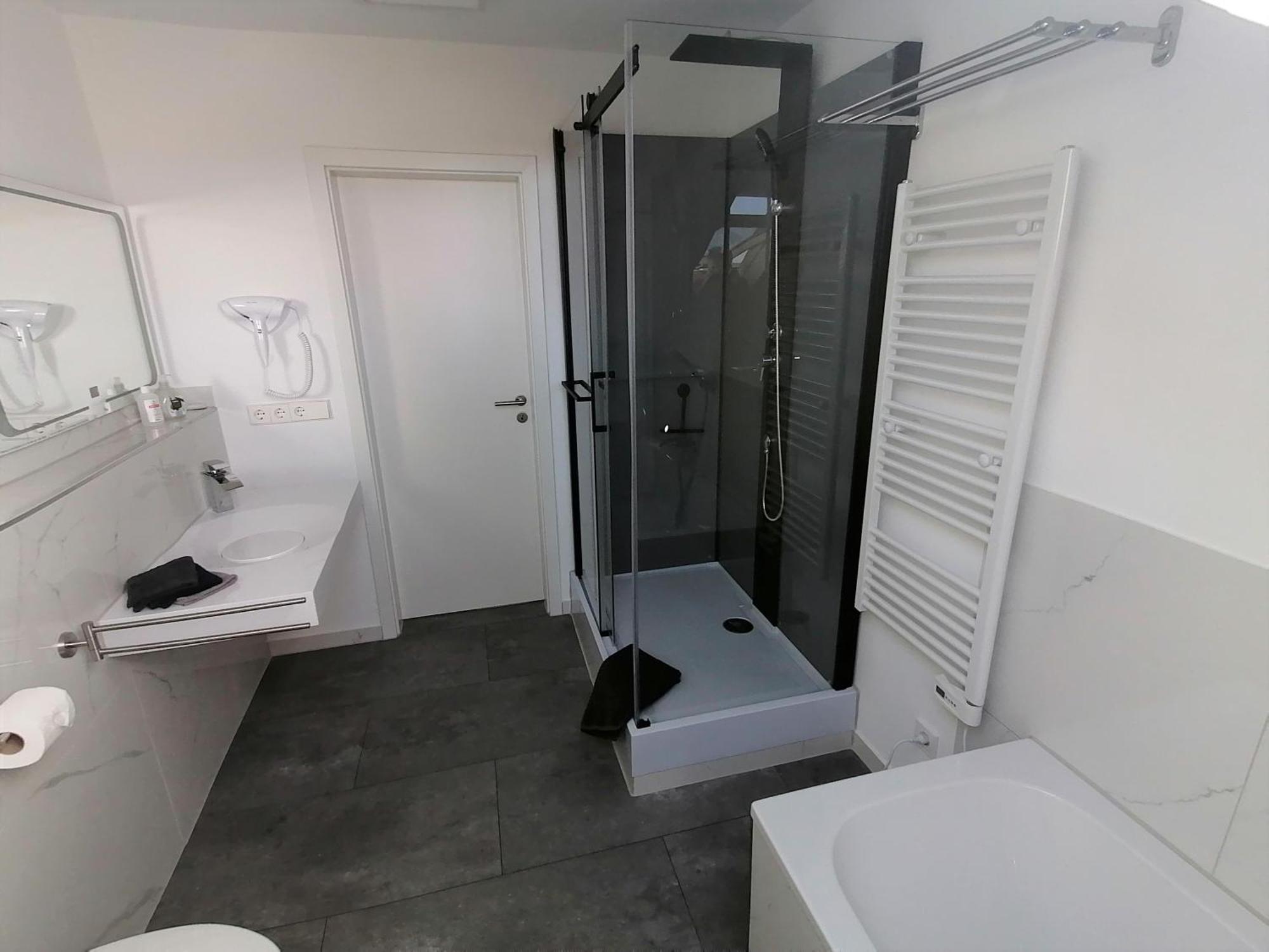 Auszeit2 Erfurt - Stilvolle Dachwohnung Mit Parkplatz - Zentrumsnah Buitenkant foto